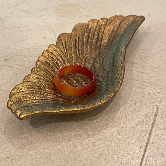 Red Jade or Carnelian carved ring - Picture 2 of 3